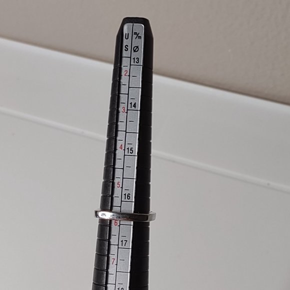 Size 5.75 Ring With Large Clear Stone - Picture 13 of 13